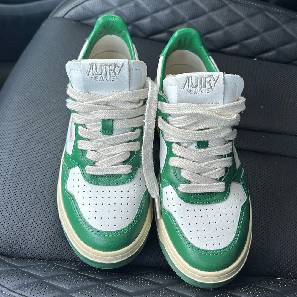 size 37 Autry Sneakers